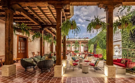 5.-Starbucks-Antigua-Guatemala-1