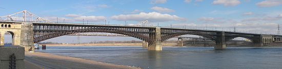 550px-Eads_Bridge_panorama_20090119