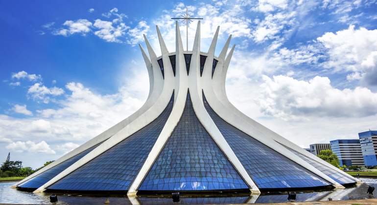 770x420-iconos-arquitectura-catedral-brasilia-dreamstime