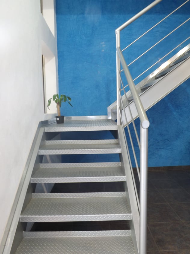 club Sustancial crear Escaleras metálicas diseños para todo tipo de lugar