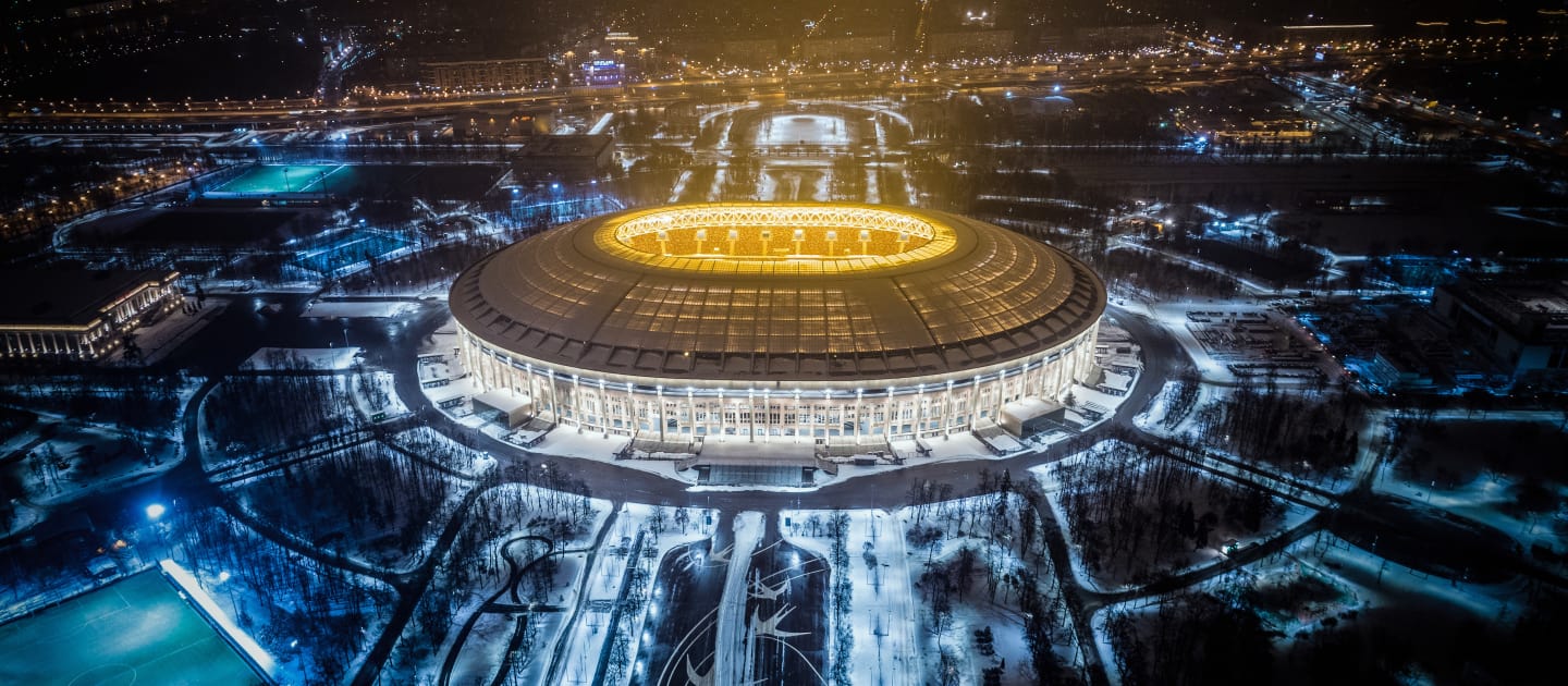 Laminas y Aceros estadio Luzhniki nocturno