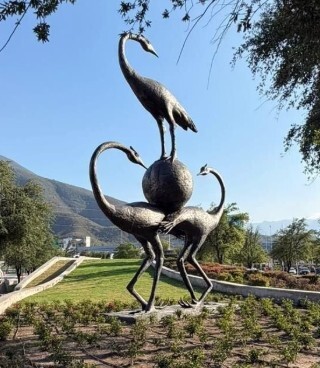 LAMINAS Y ACEROS LA MAGIA DE JUEGO ESCULTURA DEL MUNDIAL EN MONTERREY