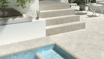 LAMINAS Y ACEROS PERFIL DECORATIVO EN PISCINA.