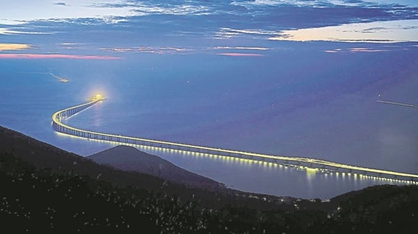 Laminas y Aceros Puente Hong Kong-Zhuhai-Macao noche