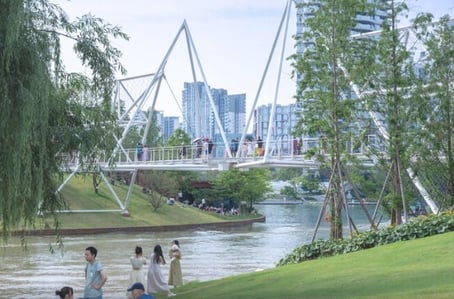 LAMINAS Y ACEROS PUENTE PEATONAL EDENLAND
