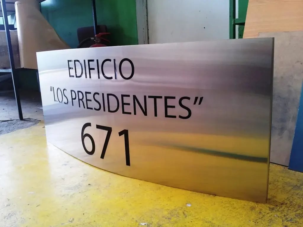 acero-calado-laser-acrilico-interior-numeracion-1024x768