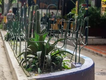 LAMINAS Y ACEROS JARDINERA ARQUITECTURA HOSTIL