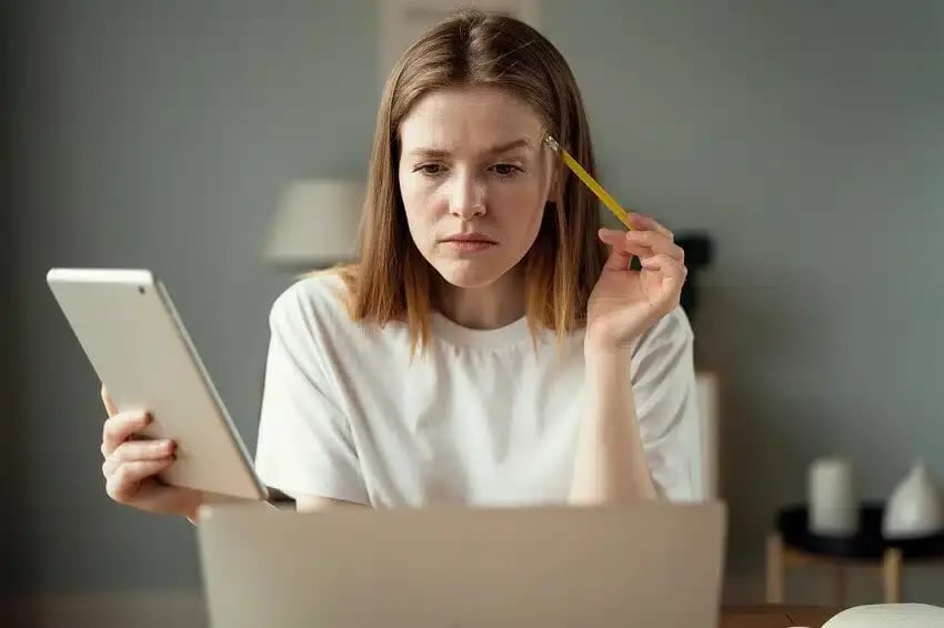chica-estudiando-en-linea.jpg
