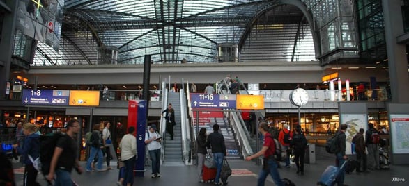 detie_-_Berlin_Hbf_station_inside.jpg-hq