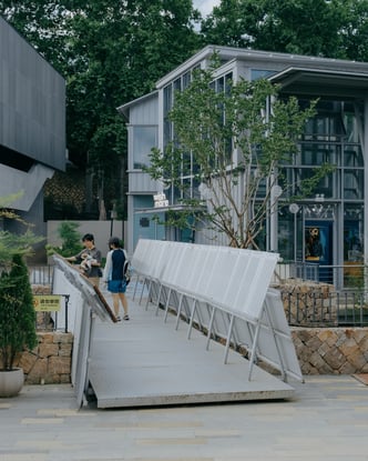 easel-bridge-xbtw-office_41