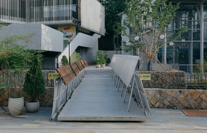 easel-bridge-xbtw-office_43