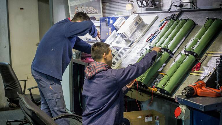 en-un-sector-silencioso-y-aislado-de-la-fabrica-LOIDDWTFQ5BCHMTS6NTV7U2C3U
