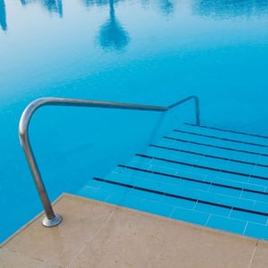 escaleras-piscinas1_1_621x621