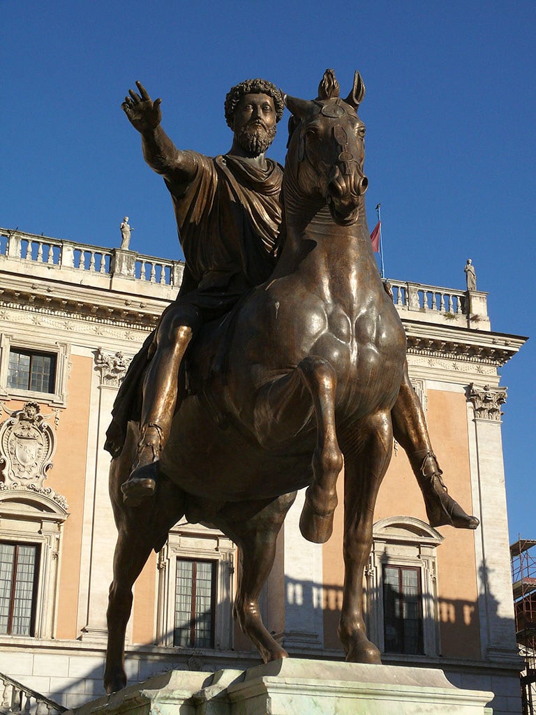 estatua laminas y aceros