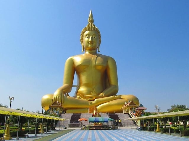 Wat Muang.
