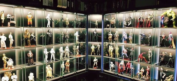 hot-toys-collection-display-cabinet-img01-960x445-1