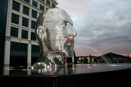 metalmorphosis-david-cerny-stainless-steel-head-sculpture-north-carolina-4