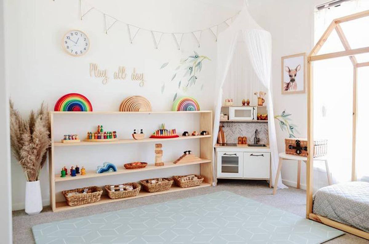 montessori-bedroom-habitacion-infantil-dormitorio-montessori-colores-calidos-o-claros-1