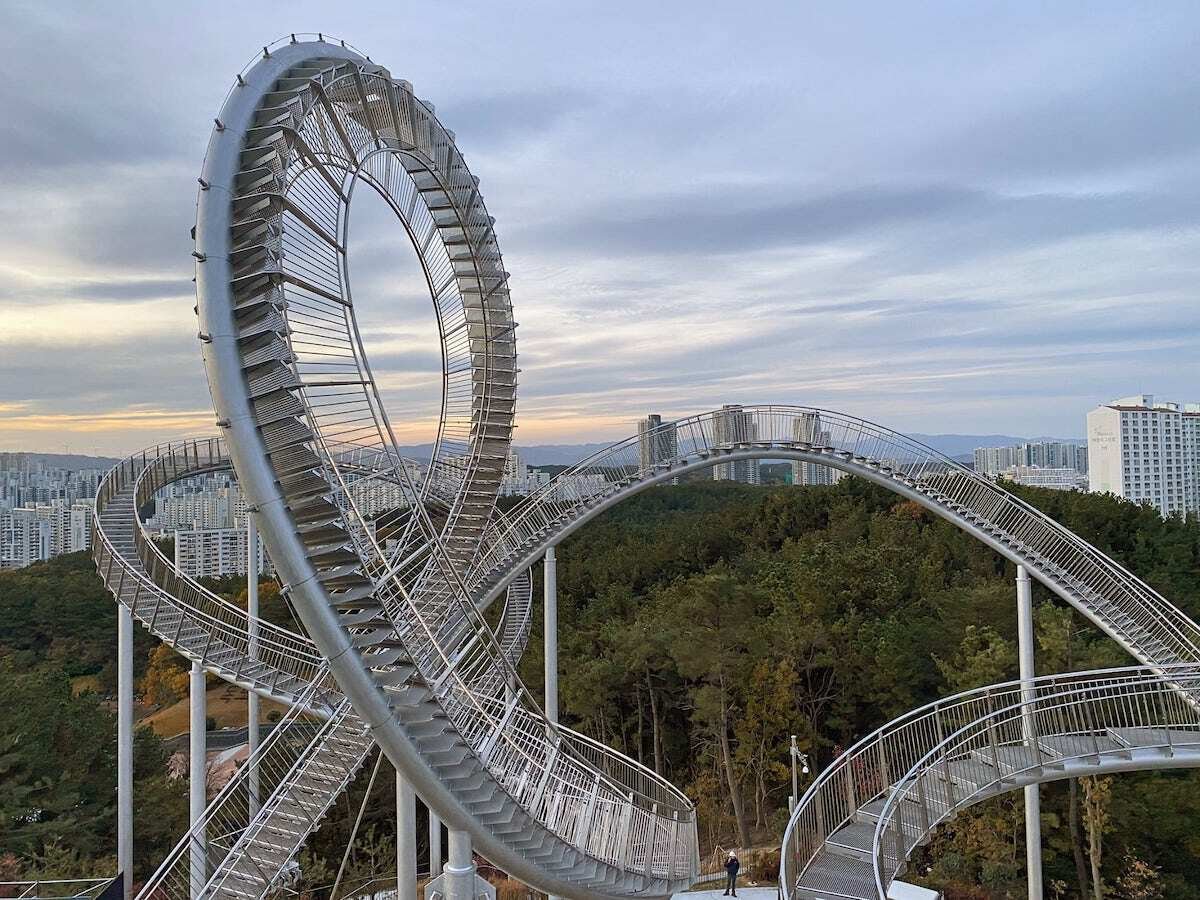 spacewalk-sculptural-staircase-rollercoaster-hwanho-park-pohang-south-korea-heike-mutter-ulrich-genth-my-modern-met-2