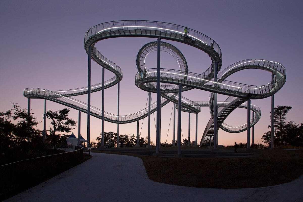 spacewalk-sculptural-staircase-rollercoaster-hwanho-park-pohang-south-korea-heike-mutter-ulrich-genth-my-modern-met-8