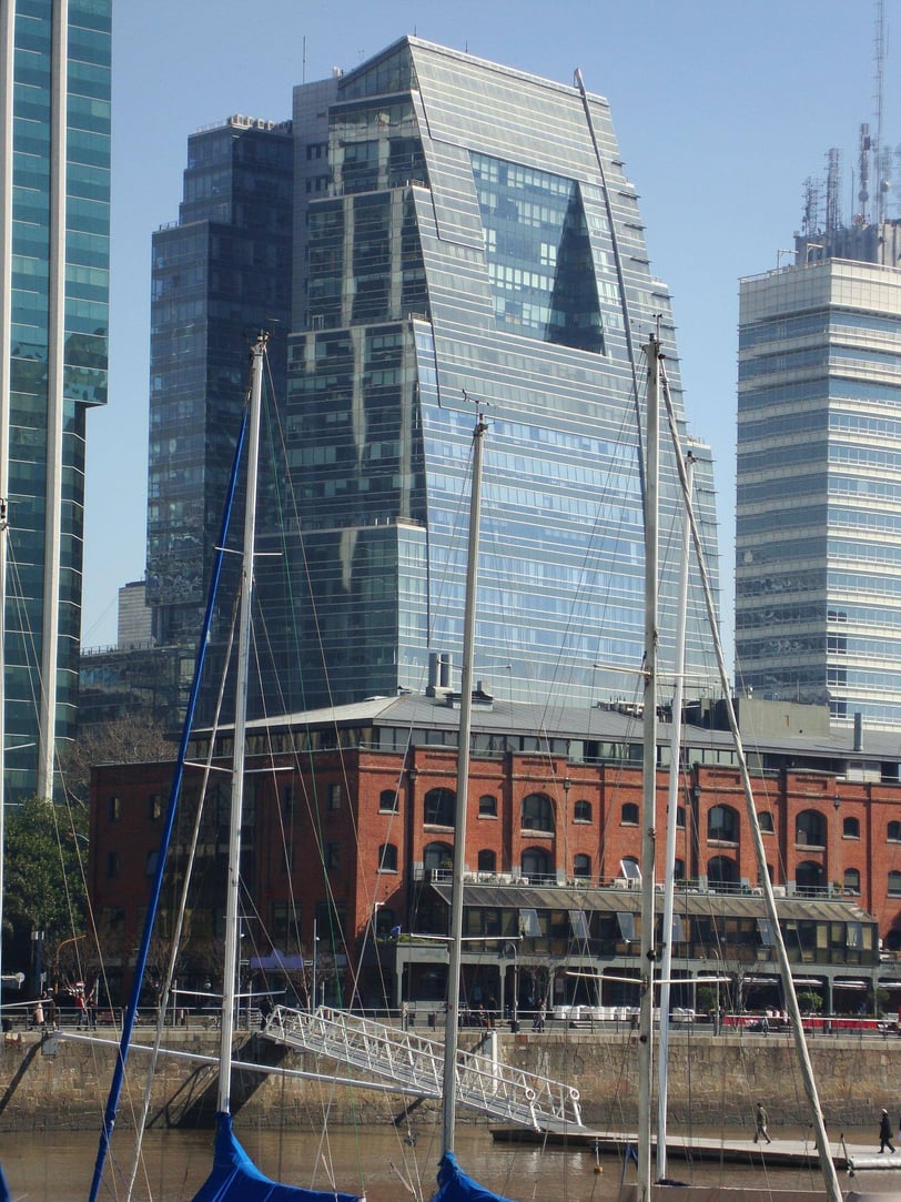 Bouchard Plaza, el Edificio del Diario La Nación.