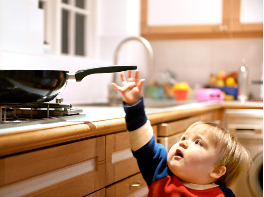 Niño en una cocina
El contenido generado por IA puede ser incorrecto.